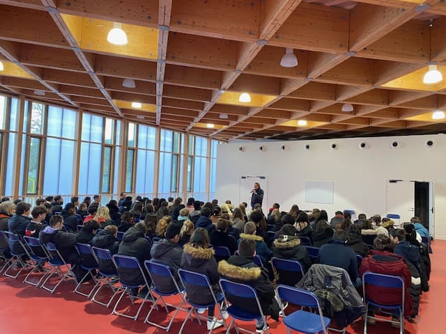 Conférence par Mr. Laurent GAY